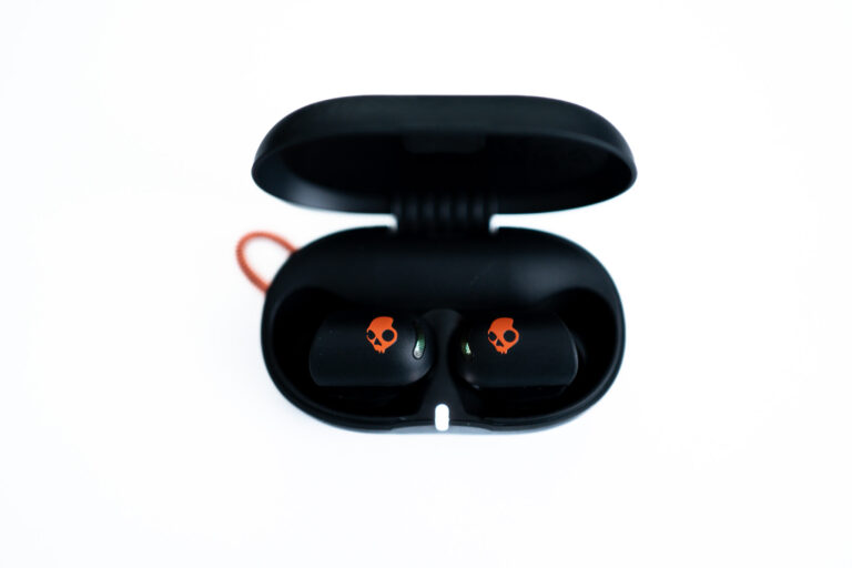 Skullcandy Sesh ANC Test Ladecase offen