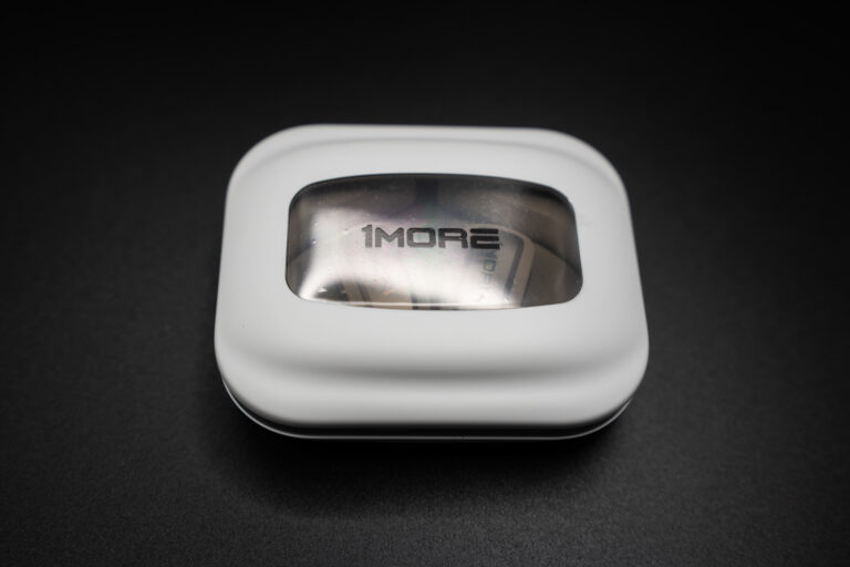 1MORE Open Earbuds S70 Test Ladecase geschlossen