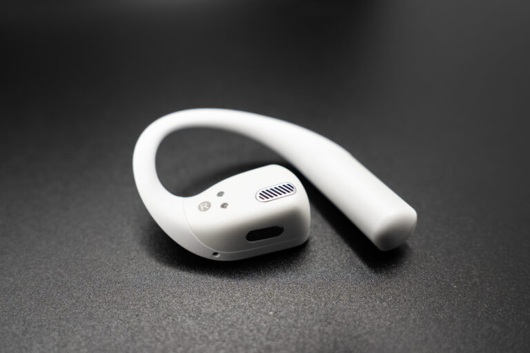1MORE Open Earbuds S70 Test Earbuds Detail